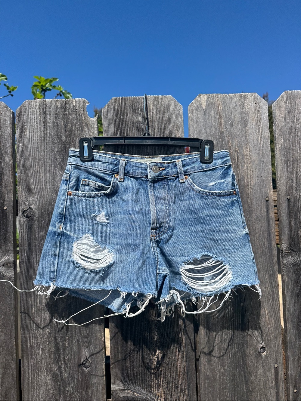 Topshop Blue Ripped High-Rise Denim Shorts Topshop Moto Ashley